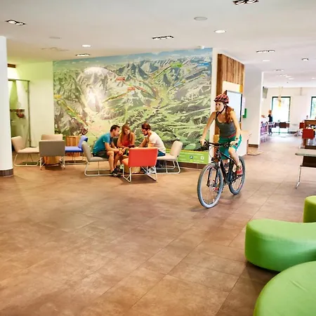 Explorer Hotel