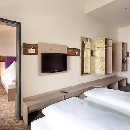 Отель Explorer 4*