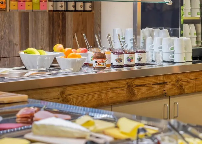 فندق Explorer 4*