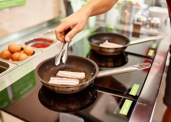 Explorer فندق 4*