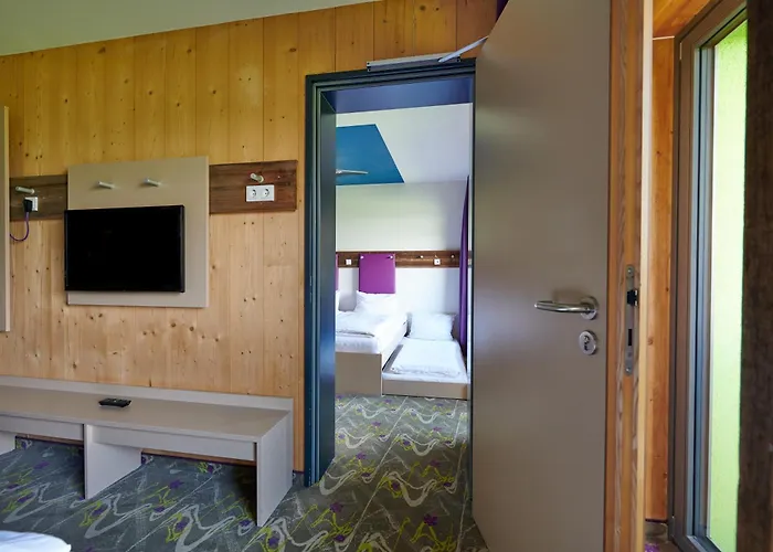 فندق Explorer 4*